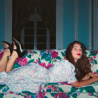 LOLA KIRKE CELEBRATES THE SEASON WITH CHRISTMAS ALONE – LIVE FROM THE BLUE ROOM OUT NOW