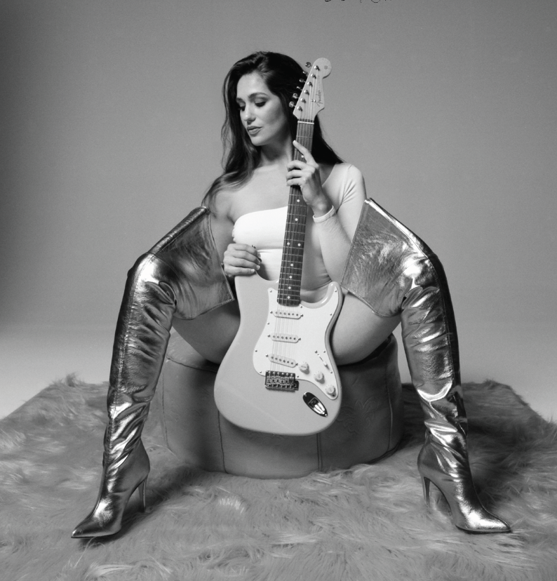 LOLA KIRKE RETURNS WITH “BETTER THAN ANY DRUG”